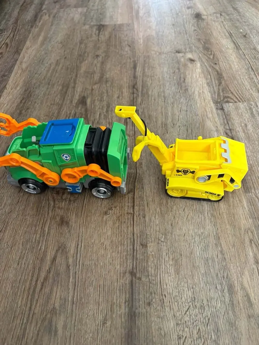 PAW Patrol Ultimate Rescue Rocky's Recycling Truck and Rubble's Bulldozer Toy Ve